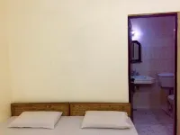 Goroomgo Shanti Guest House Varanasi Hotels in Domari