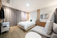 Changwon Jinhae Hotel Sheja 餘佐川附近的飯店