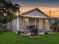 Charming Cottage with BBQ Grill and Fast WiFi - Cozy Seaside Escape
