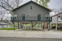 Outdoor Entertainment Space Home in McQueeney - Wifi