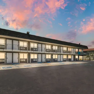 Clarion Pointe Ridgecrest Near China Lake Naval Station