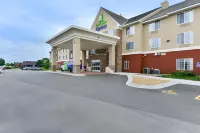 Holiday Inn Express ST PAUL S - INVER GROVE HGTS by IHG - parking