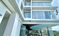 Rogers Hotel Manado Wanea 호텔