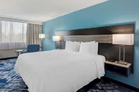 Days Hotel by Wyndham East Brunswick Conference Center