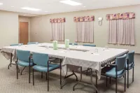 Super 8 by Wyndham Dauphin Hotels in Dauphin