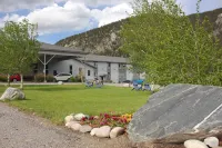 Whitewater Inn - Parkplatz