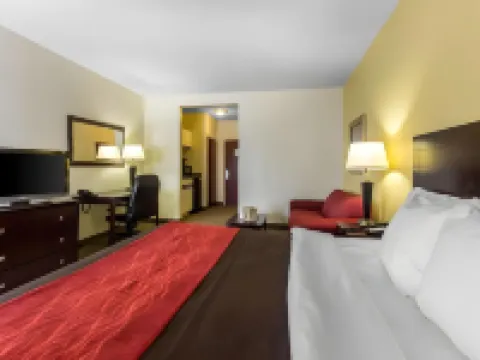 Comfort Inn & Suites Hotels in McDuffie County