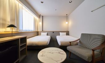 4. HOTEL GL..