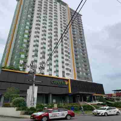 NEW 2-Bedroom PENTHOUSE Condo Unit CENTRIOMall Hotel Exterior
