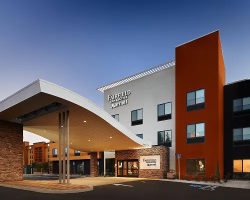 Fairfield Inn & Suites Fresno Yosemite International Airport Hotels in Fresno
