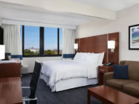 Four Points by Sheraton Fort Lauderdale Airport/Cruise Port Hotels near Museum of Discovery and Science