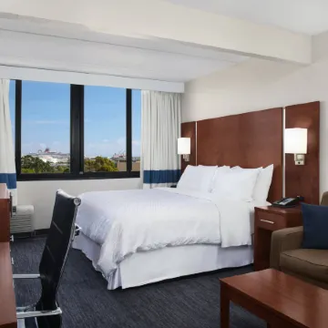 Four Points by Sheraton Fort Lauderdale Airport/Cruise Port Отели рядом с достопримечательностью «Museum of Discovery and Science»