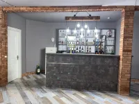 Hotel West Face - bars