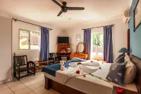 Le Relax Hotel and Restaurant Отели в г. Анс Руаяль