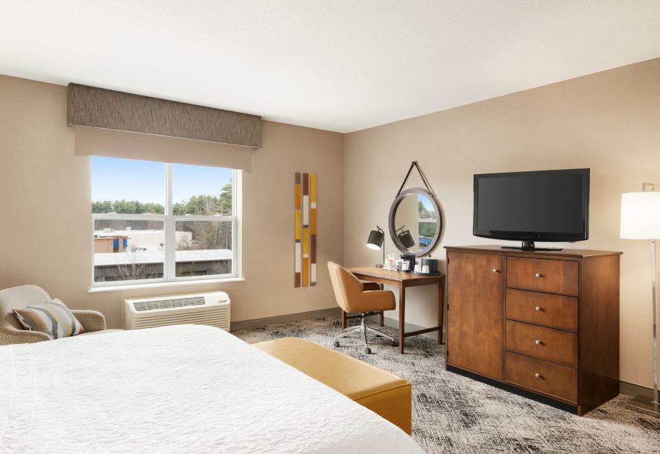 Hampton Inn & Suites Exeter 수영장