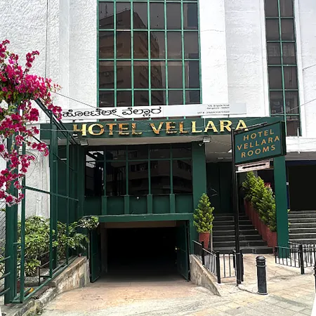 Hotel Vellara Отели рядом с достопримечательностью «Гаруда Молл»