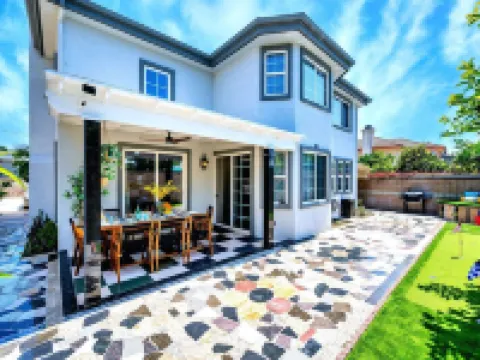 New Designer Home Monthly Stay Near Disney Universal Dtla and Beaches. Hoteles en El Monte