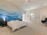 Spacious 1 Level Sisters Home - Walk to Downtown Hotels in Sisters