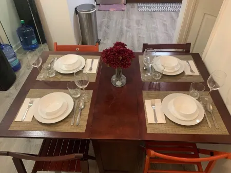 Comfy Bedroom near Auburn w/private bath & entry