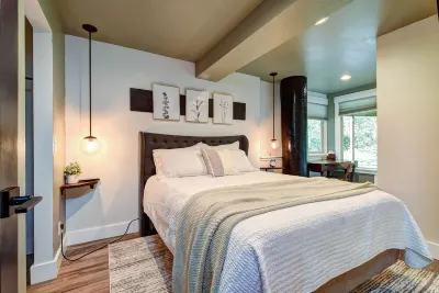 Modern Comfort Apt Near Historic Snohomish