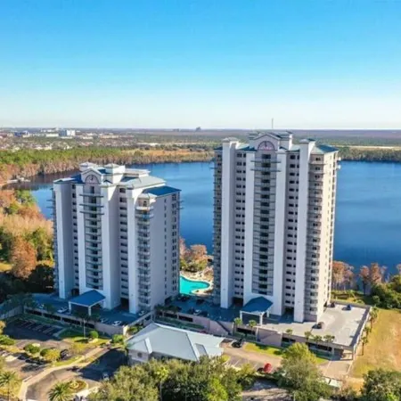 Upscale Lakefront Condo at Disneyworld - Central to parks, outlet malls & more!