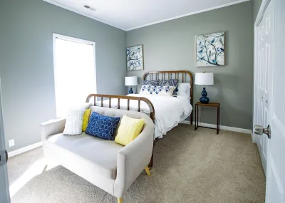 Fully Renovated, Luxurious unit awaits you! Ξενοδοχεία στην πόλη 