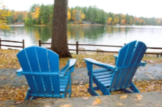 COZY BEAR LODGE-On UTV/Snowmobile trail, Beachside Cabin w/ Porch, Private dock