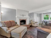 Private/spacious home w/backyard near Grand Park Hotels in Westfield