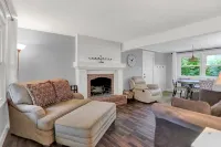 Private/spacious home w/backyard near Grand Park