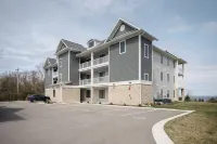 Beautiful Modern Condo with Incredible View!