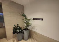 Brand new 1B apartment in Woden Pool Sauna Gym Hotels in Phillip