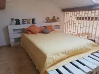 Self-contained accommodation, private grounds, jacuzzi, near Avignon, Nîmes, Arles Hotels in Tarascon