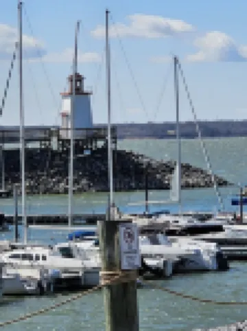 Very nice house in a quite peaceful area 2 mins from the water