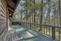 Tall Pines - A cozy cabin in North GA mountains w/hot tub and mountain views!