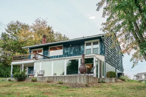 Beautiful, Peaceful Lakefront home in ❤️ of Bourbon Country in Shelbyville, KY