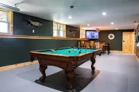 Lakeside Lodge with stunning views! Hotels in Northwest Piscataquis