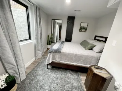 Luxury-Modern Suite /Cozy CO Vibes /Private Yard Ecotech Institute 주변 호텔