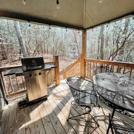 Relaxing 3Br Cabin Retreat in Helen, GA – Perfect for Families & Couples