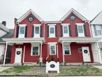 The Cardinal D / QUEEN 1BD/1BA Studio Hotels near Old Fashioned Butcher Shoppe of Evansville