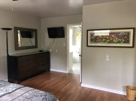 Located in the heart of Downtown Saugatuck Отели в г. Сотак