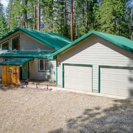 Holiday Tree House - with community pool & golf!