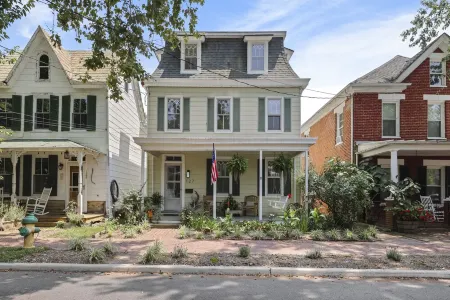 Circa 1900 Home in the Heart of Historic Downtown Chestertown Отели рядом с достопримечательностью «Create»