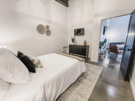 The Flats - Industrial modern loft within walking distance to downtown!
