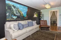 2 bedroom downstairs The Henry House and Queen pull out sofa