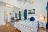 Must See Private Beach-Heated Pool Spa-Weddings-Water Front-Boat Slips-Sleeps 44