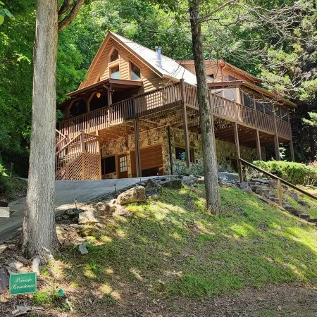 Mountain River Escape 4br 3.5ba on a rushing Coosawatee River.
