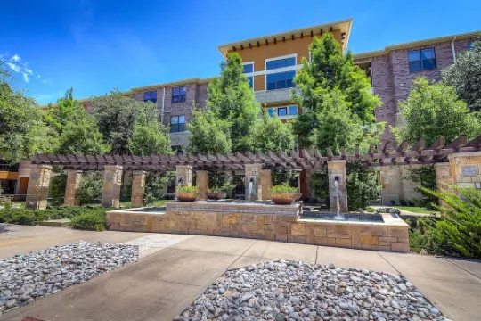 Upscale and comfy space - 1 min from stonebriar mall center in Frisco