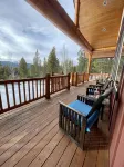Log style Cabin near Crater Lake with Mountain Views!