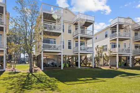 Gorgeous Marina Views!