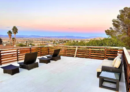 Santorini Haven: View,Stargazing,Pets friendly,BBQ,Large Deck Отели в г. Туэнтинайн-Палмс